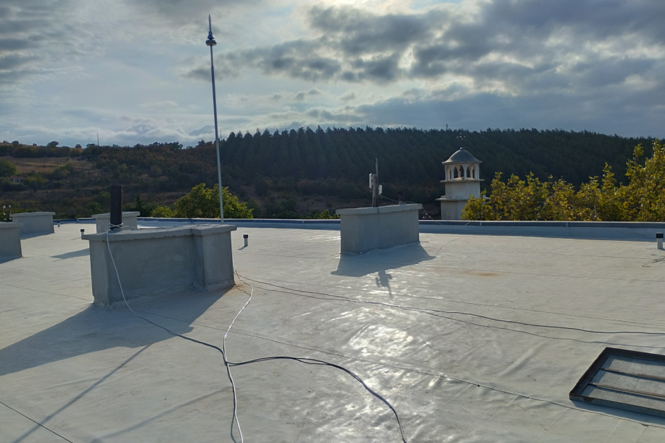 
Община Сливен продължава изпълнението на планираните ремонтни дейности в населените места. Покривът на още едно кметство в сливенско село бе изцяло обновен....
